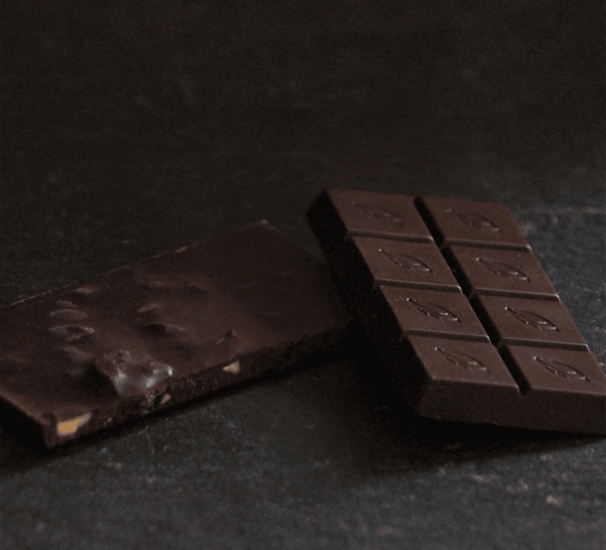 Willie´s Cacao Hořká čokoláda s lískovými oříšky a rozinkami